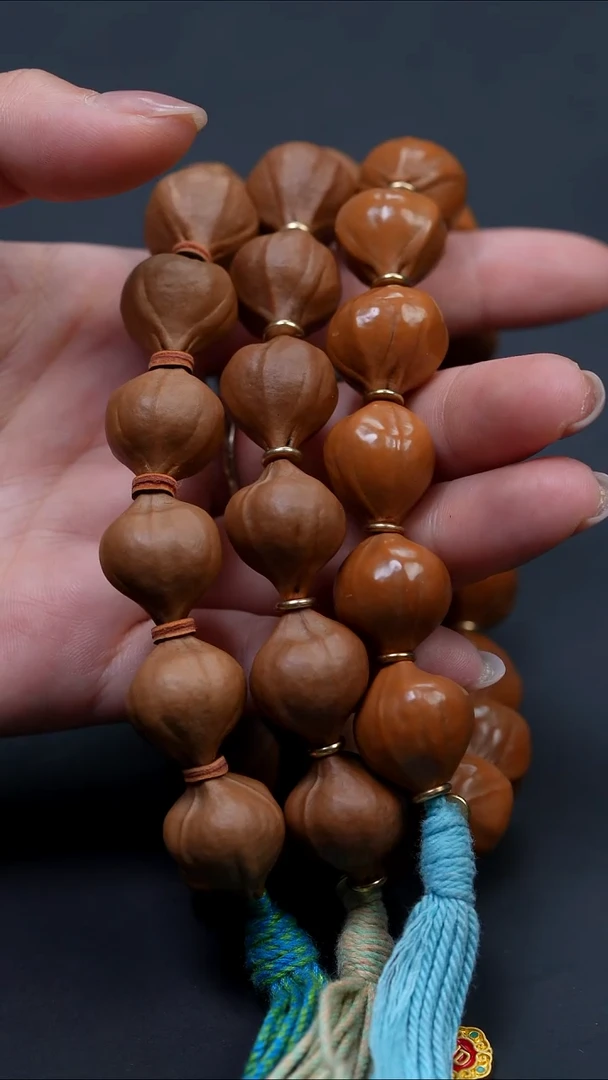 橄榄核吊坠1.6蜜桃臀原皮素串