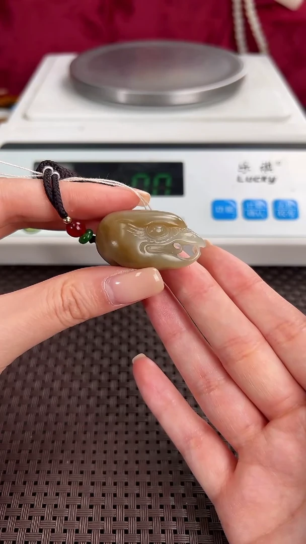 颈饰未镶嵌和田玉一直赢