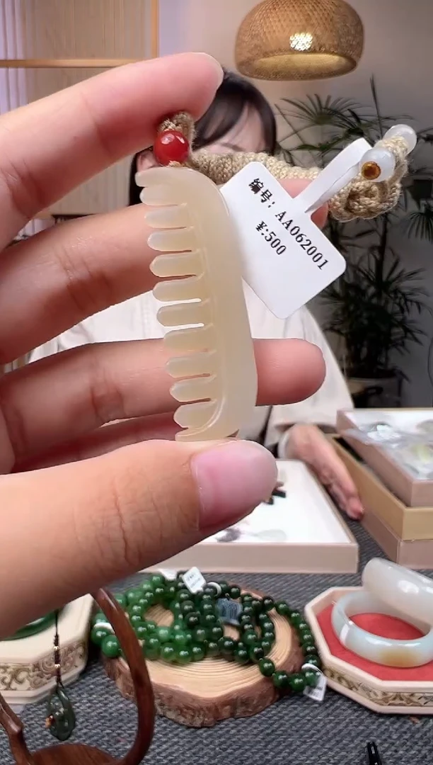 和田玉未镶嵌颈饰吊坠  AA