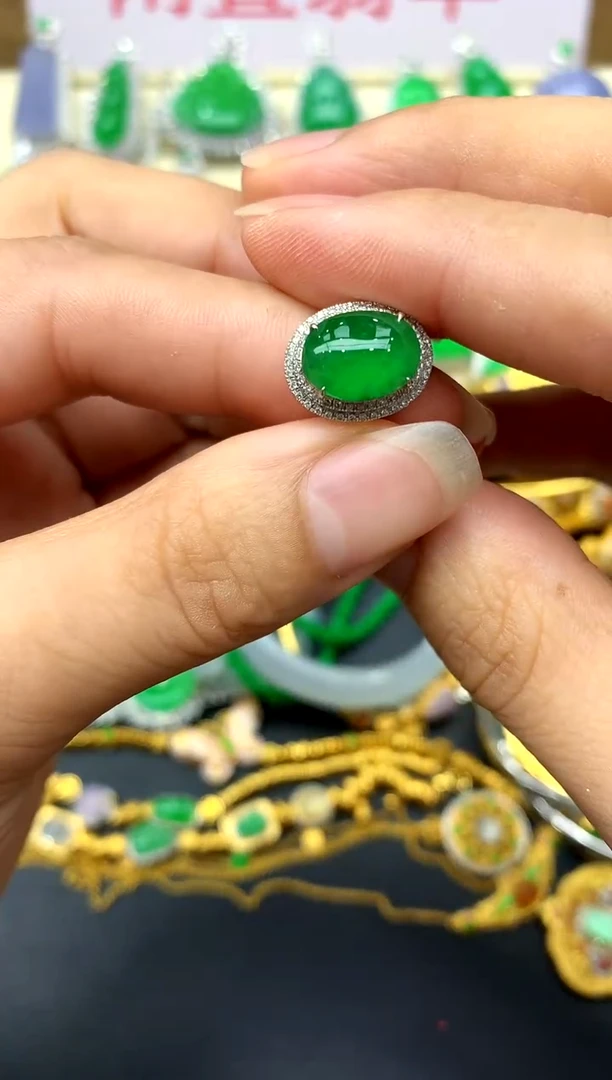 18K金镶嵌戒指翡翠403 -中国好珍宝