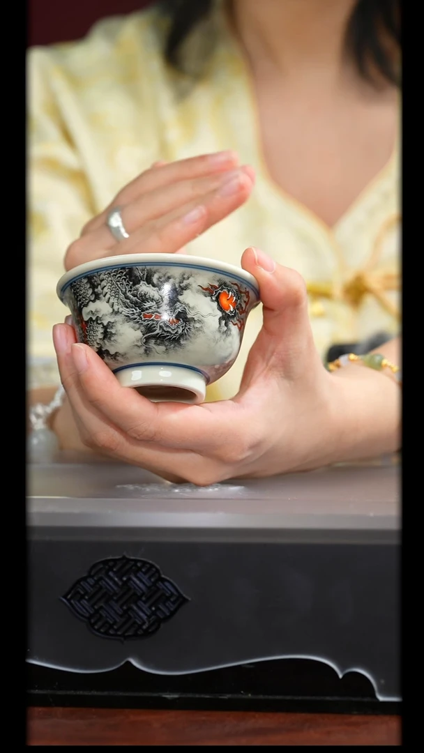 立勤堂丨红绿彩二号釉墨龙压手杯