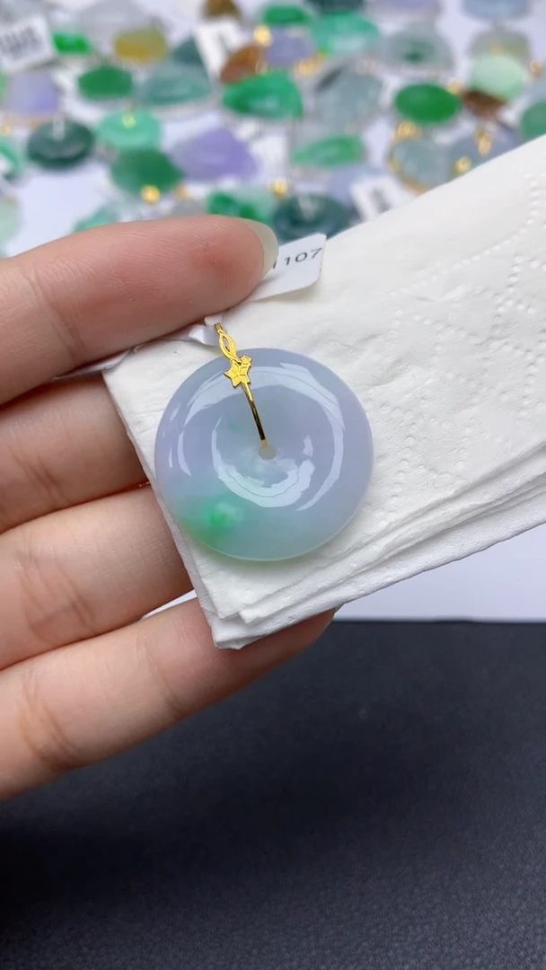 翡翠18K金镶嵌颈饰天然缅甸a货翡翠