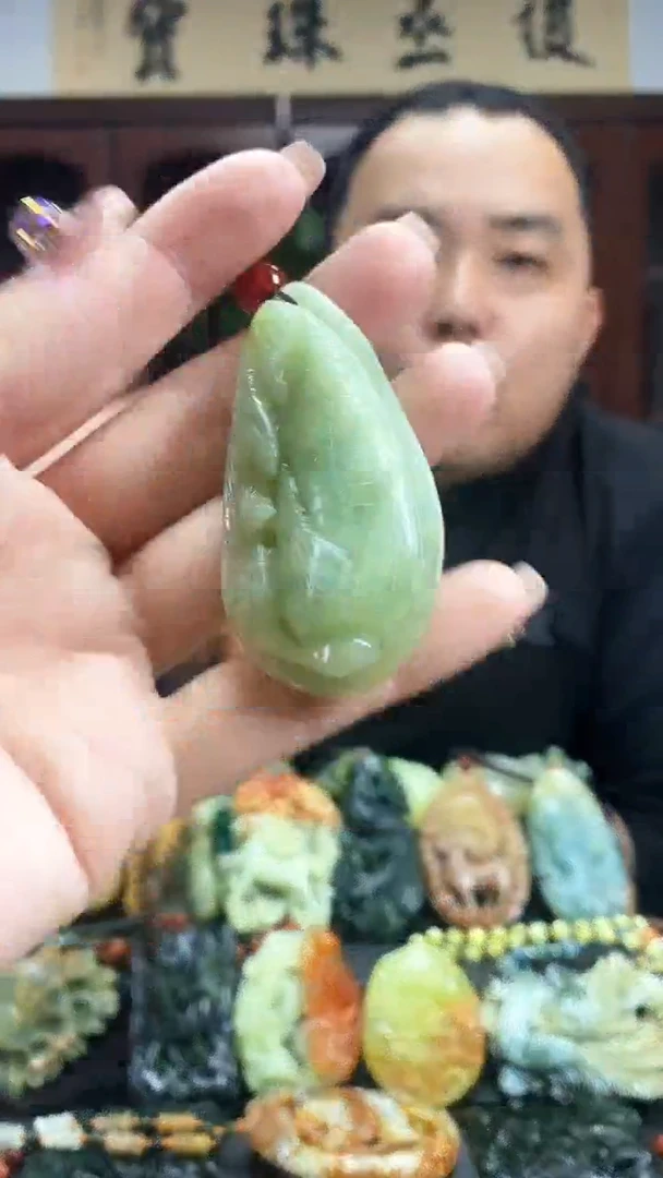 【闪购商品】蛇纹石玉吊坠未镶嵌·