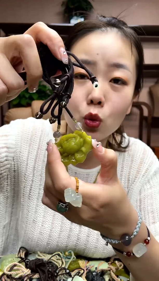 【闪购商品】岫玉吊坠未镶嵌多样性发货其中一件