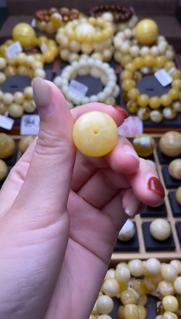 【闪购商品】琥珀裸石未镶嵌大小姐珠宝135