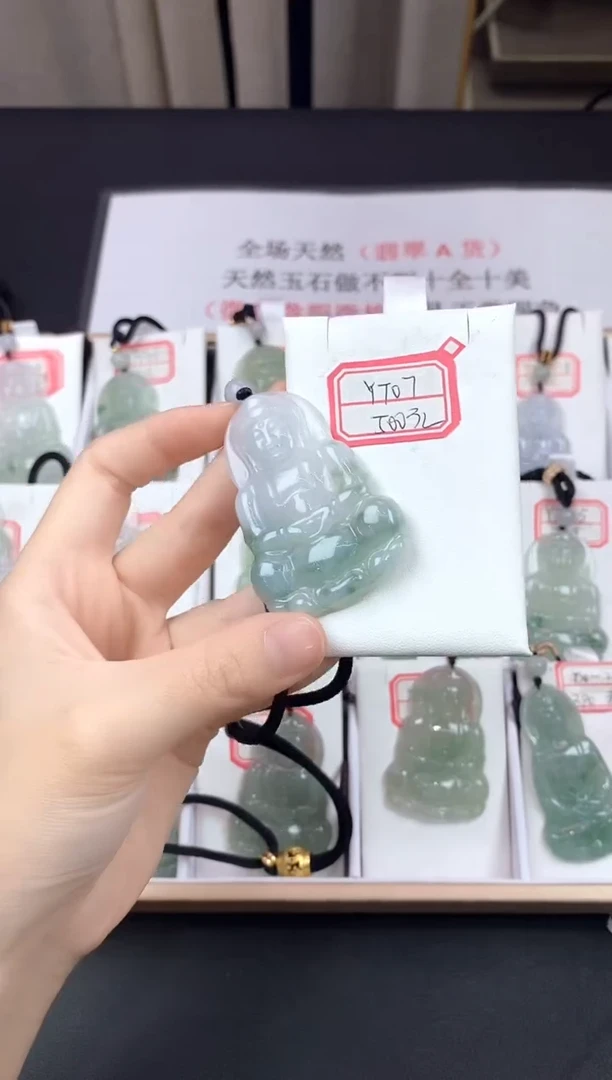 翡翠未镶嵌颈饰YT07奶白底飘花观音