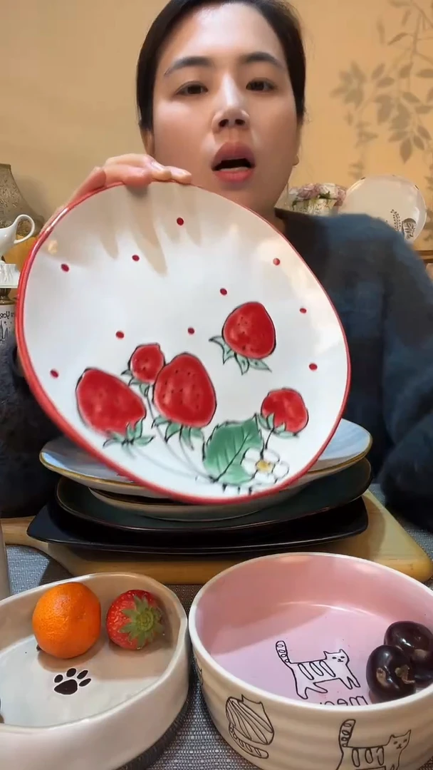 【闪购商品】瓷片8.5英寸草莓盘 微瑕介意勿拍