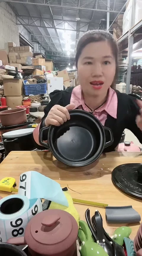 【闪购商品】635瑕疵黑锅带盖。。