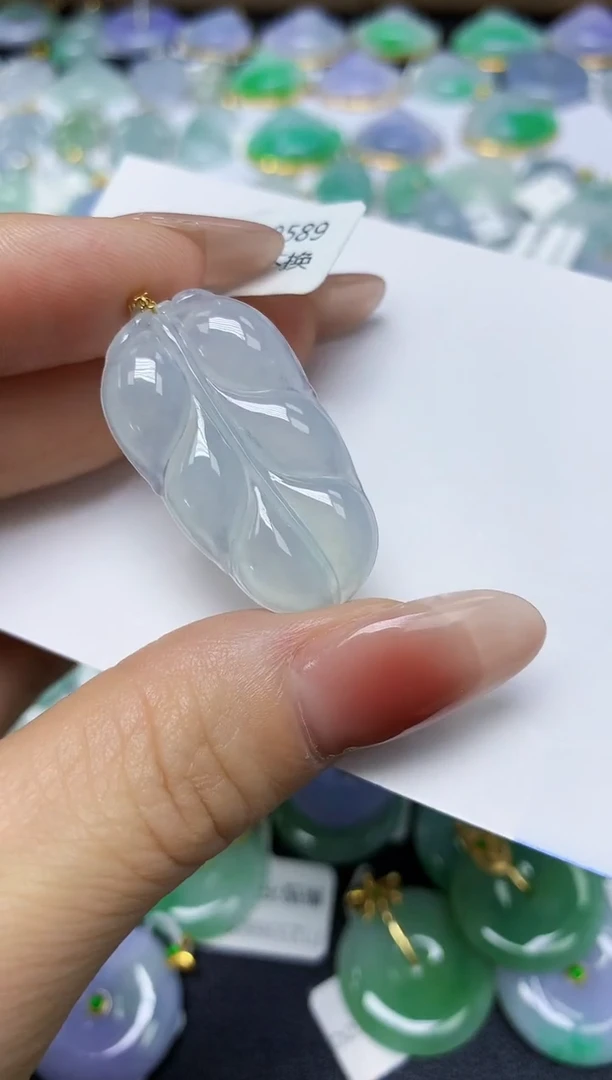 翡翠18K金镶嵌颈饰 天然缅甸翡翠A货