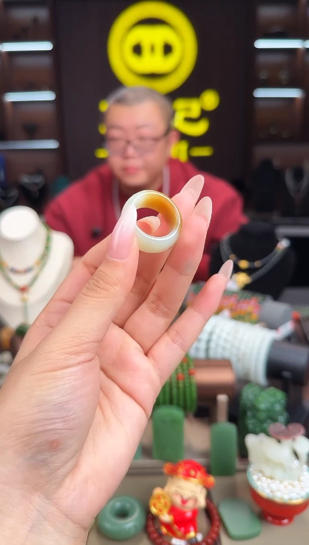 未镶嵌戒指和田玉和田玉新疆糖玉戒指