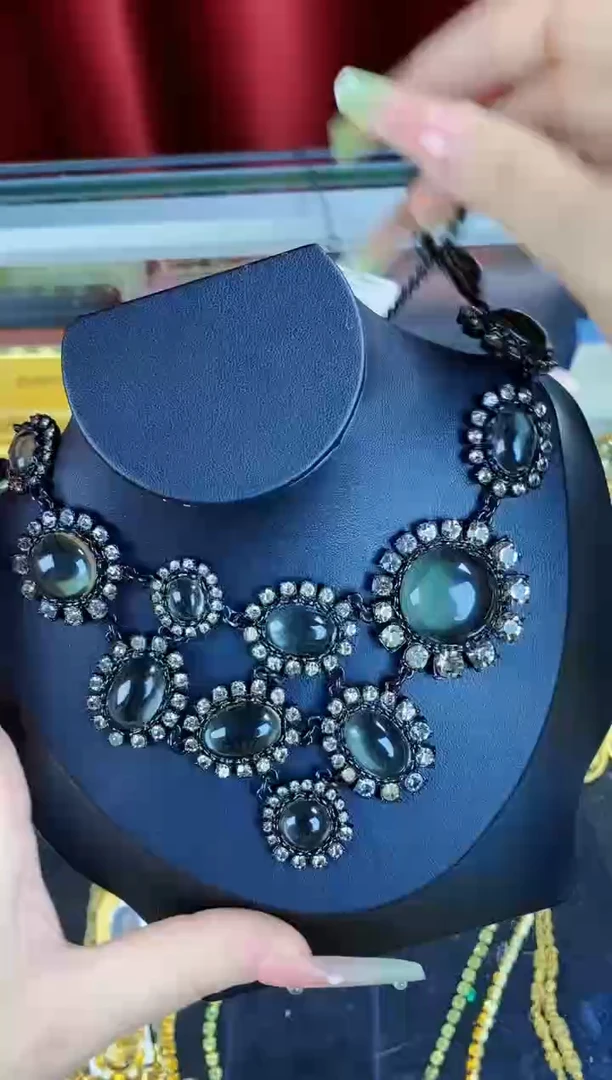 瓷片楚楚中古珠宝甄选不退换