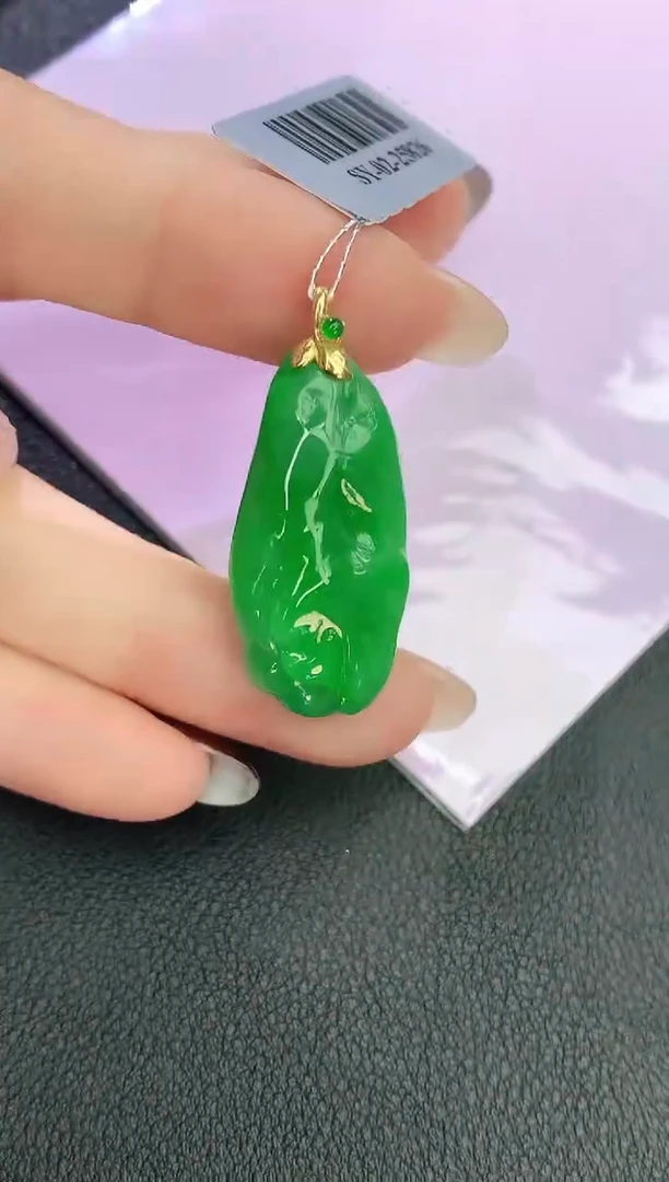 颈饰18K金镶嵌翡翠赠礼盒证书 麦麦