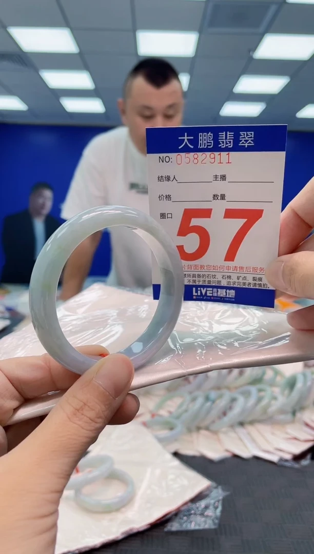 翡翠手镯未镶嵌AAAAAAAA