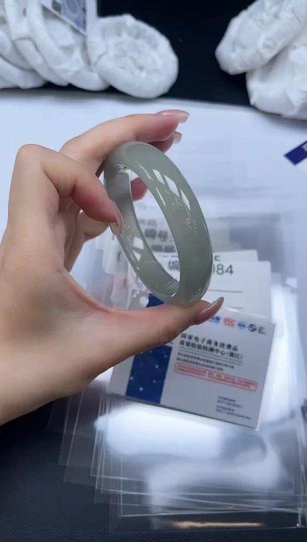 未镶嵌手镯石英质玉084-58