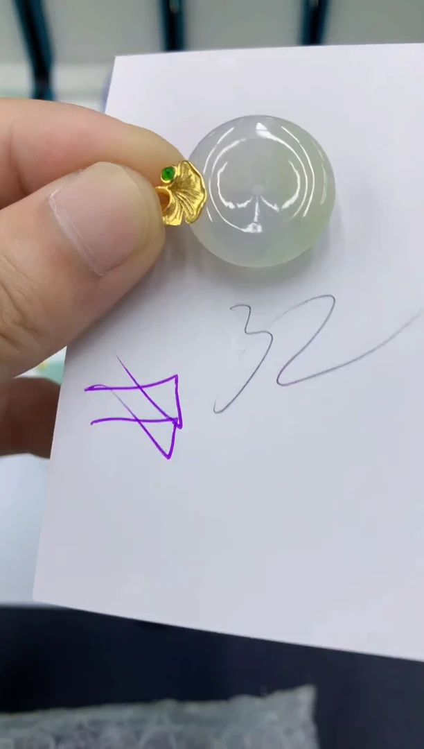 翡翠挂件未镶嵌翡翠