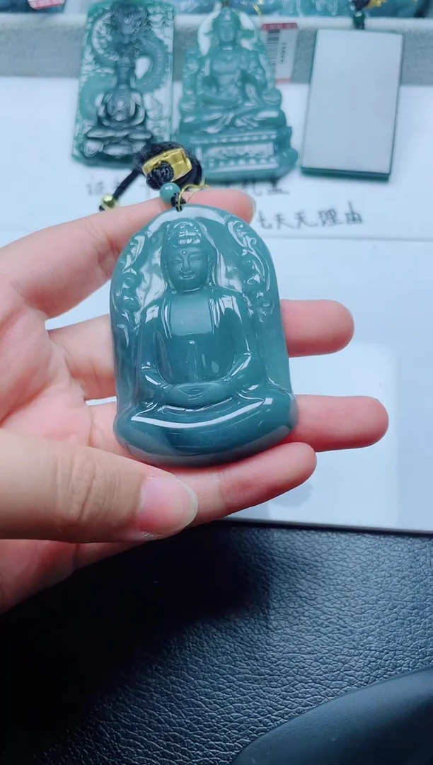 颈饰未镶嵌翡翠