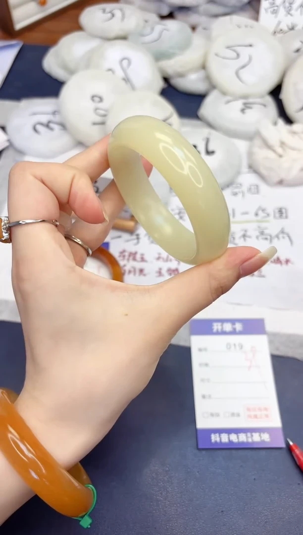 石英质玉手镯未镶嵌19-晴水-圈口57