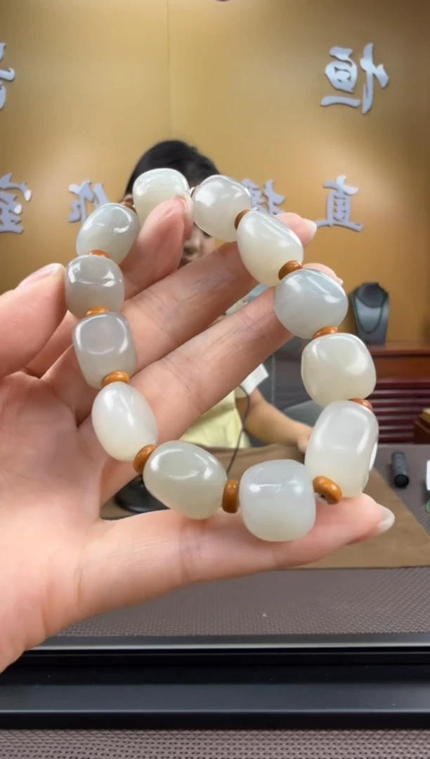 颈饰未镶嵌和田玉手串