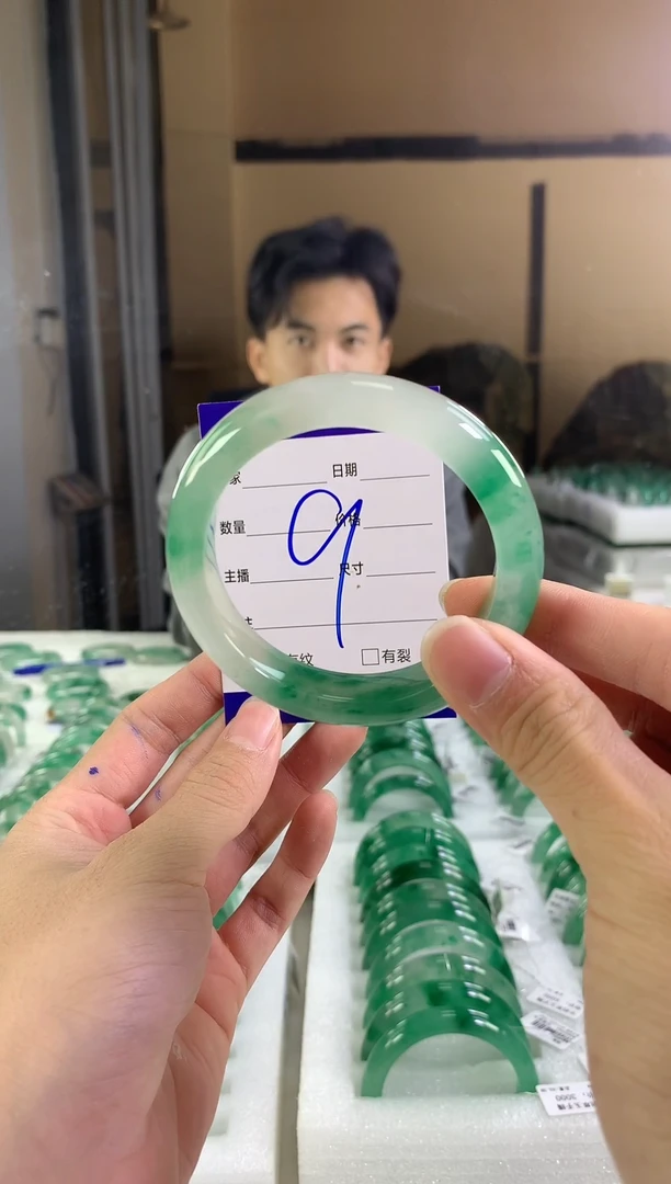 未镶嵌手镯石英质玉（非洲翠）康****肉1