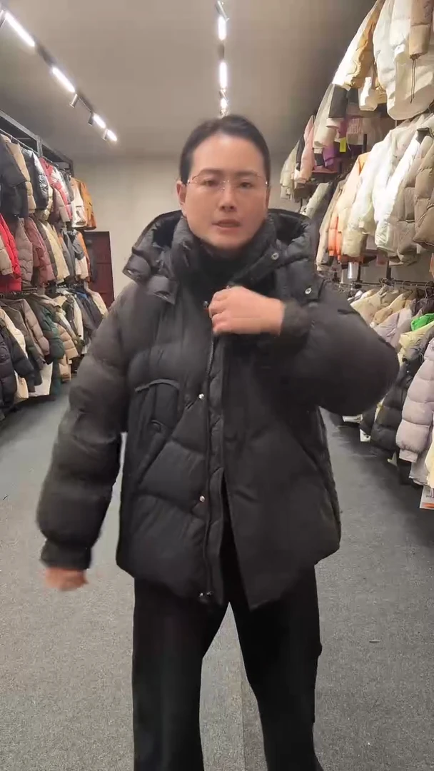 艾雨衣尚羽绒外套