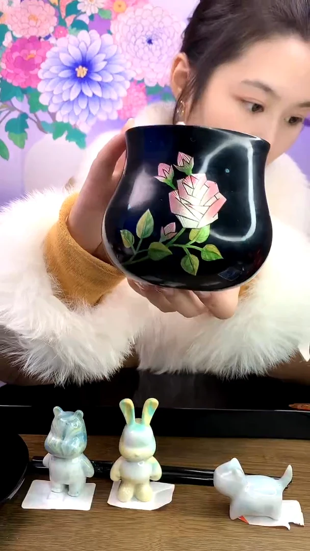 【闪购商品】雕银丝光月季花罐