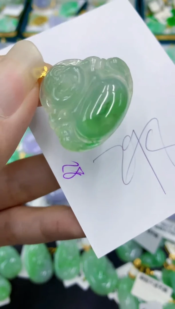 翡翠18K金镶嵌颈饰11111111111