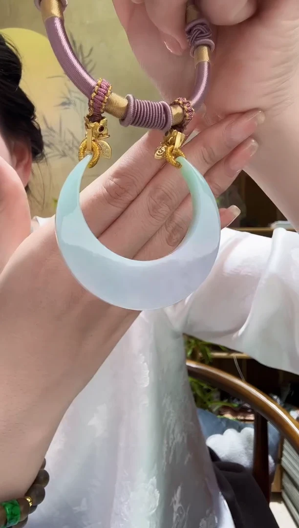 颈饰未镶嵌翡翠吊坠