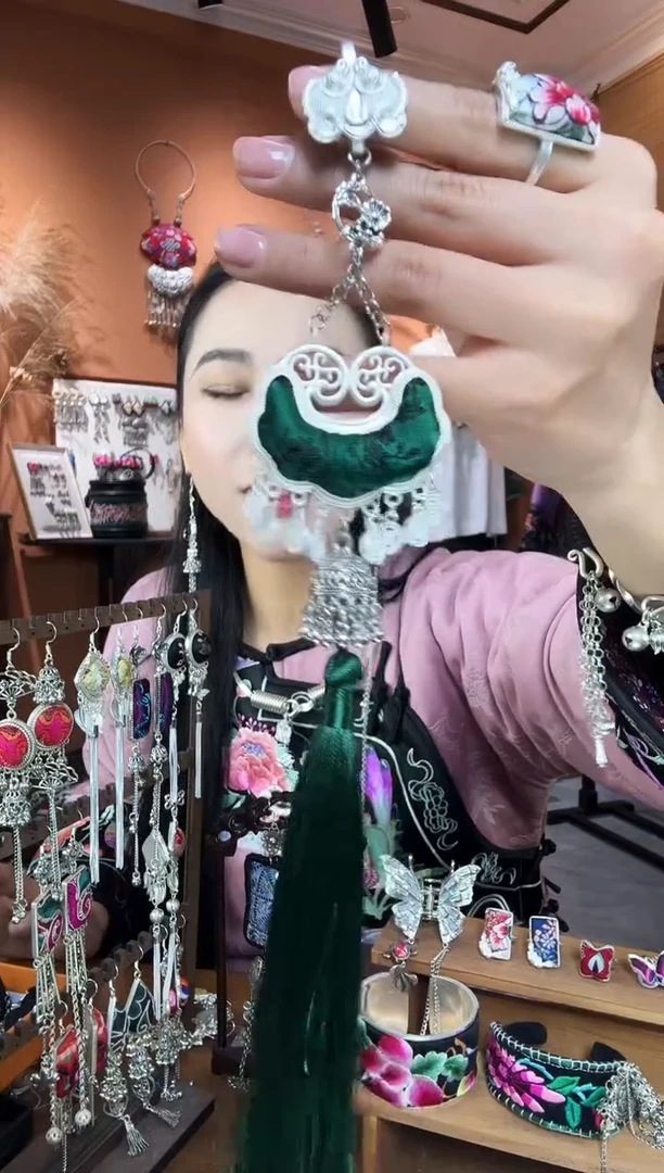 【闪购商品】刺绣纯手工民族风压襟