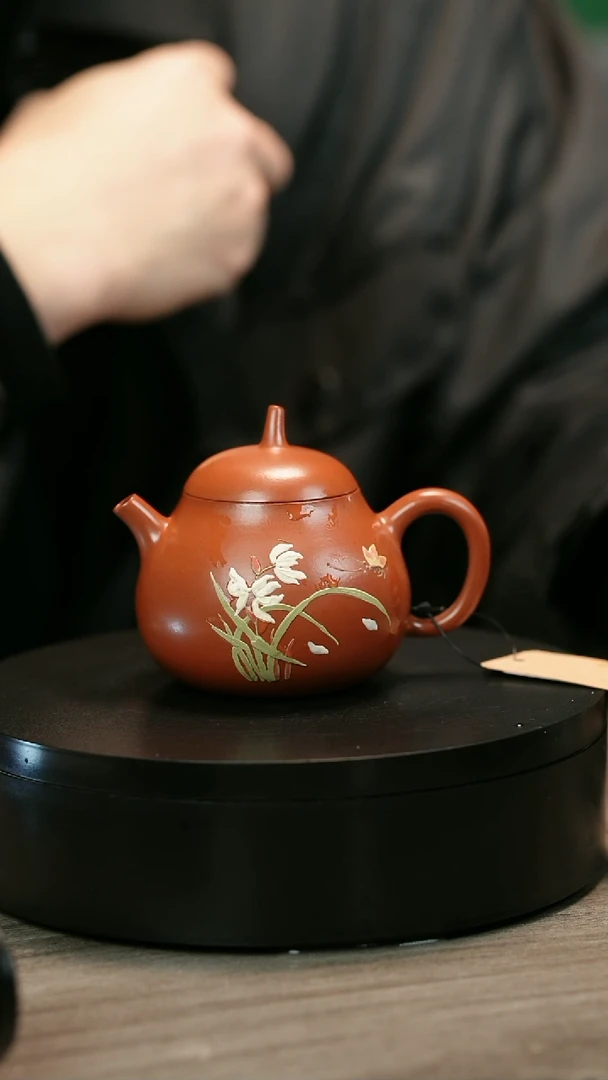 茶壶紫砂陈****记H2299赵翠虹堆绘蝴蝶茄瓜