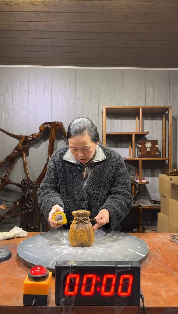 金丝楠人****醒钱袋子摆件