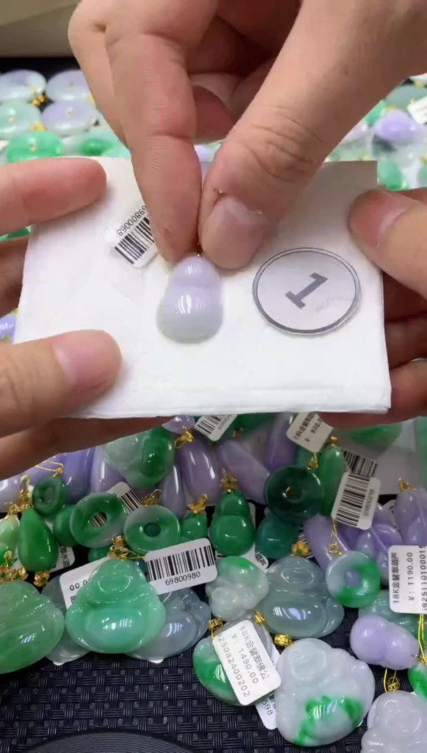 颈饰未镶嵌翡翠天然缅甸翡翠A货