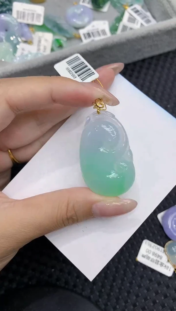 翡翠18K金镶嵌颈饰111111111