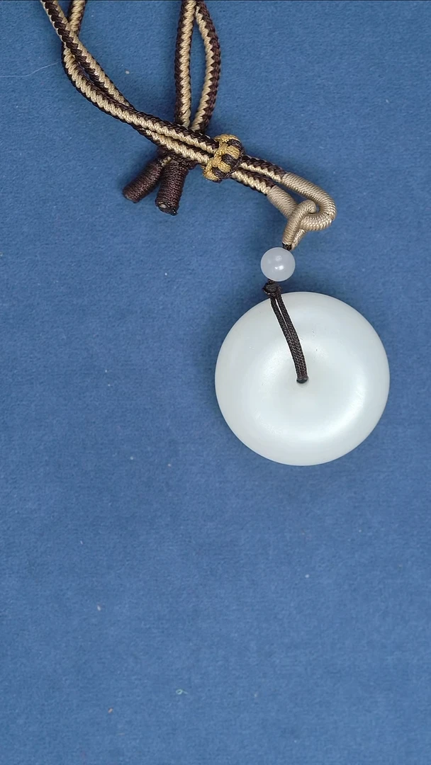 吊坠(赠链)未镶嵌和田玉和田玉吊坠