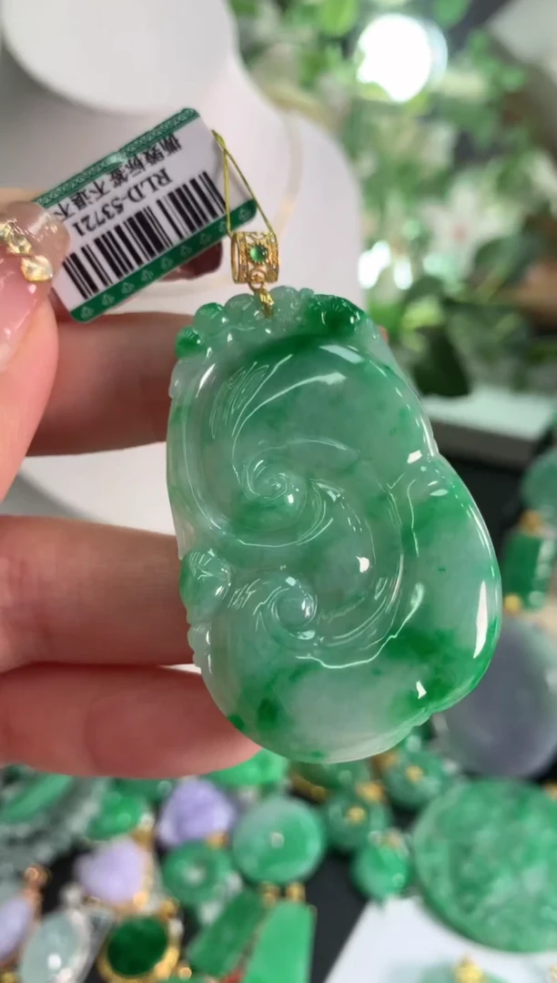 【闪购商品】翡翠吊坠(不含链)18K金镶嵌挂件