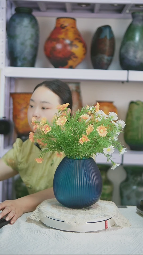 手工磨刻琉璃花瓶