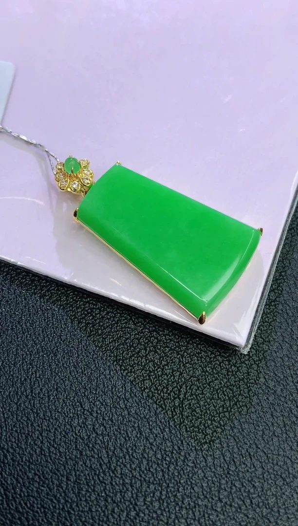 颈饰18K金镶嵌翡翠赠礼盒证书 麦麦