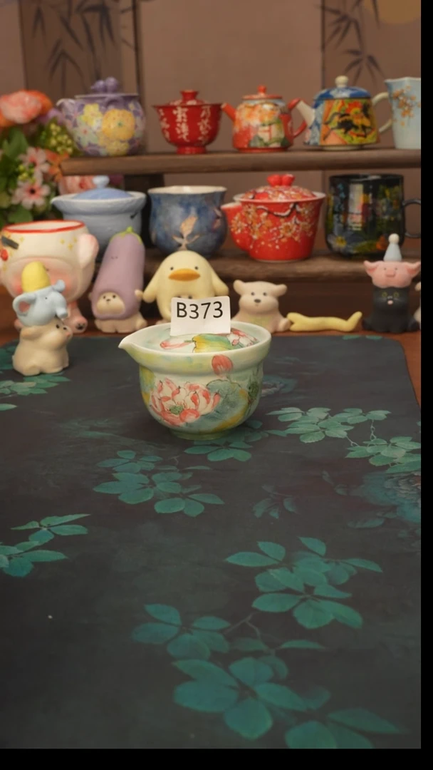 是泥吖  荷叶荷花宝瓶373