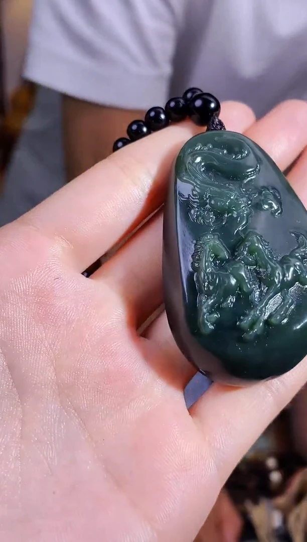 和田玉未镶嵌颈饰1