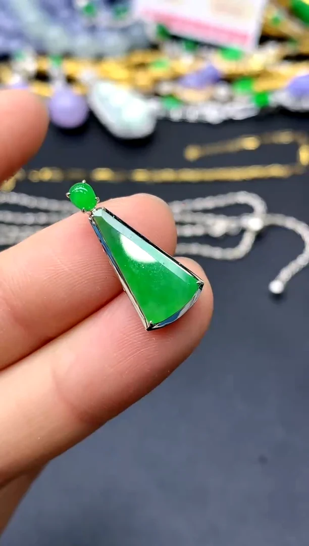 颈饰18K金镶嵌翡翠108-中国好珍宝