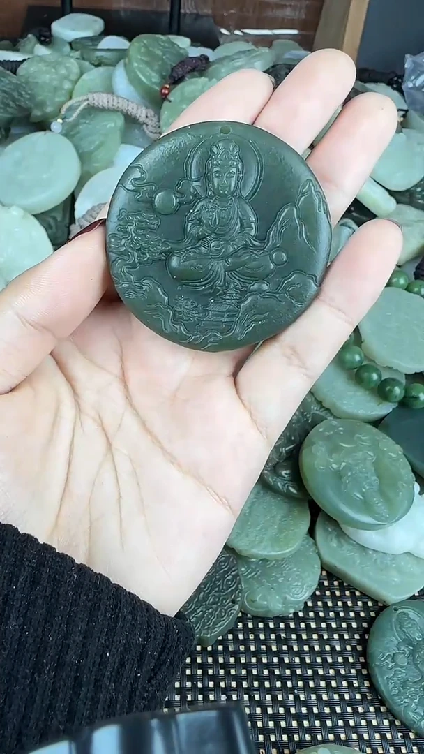 颈饰未镶嵌和田玉1