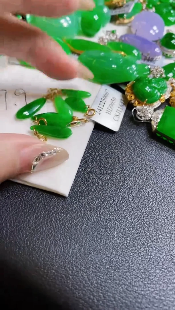 【闪购商品】定制翡翠18K金镶嵌吊坠多样性发货发1