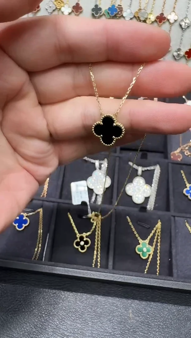 18K金镶嵌套链玛瑙/玉髓黑色k黄，大号四叶草套链