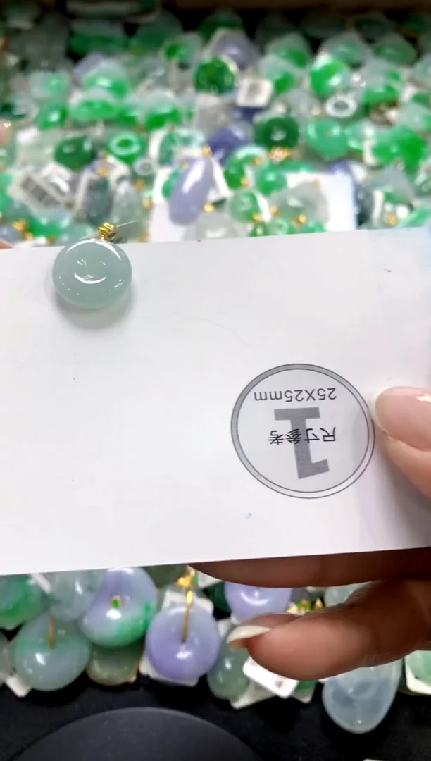 翡翠18K金镶嵌颈饰1111111111111111