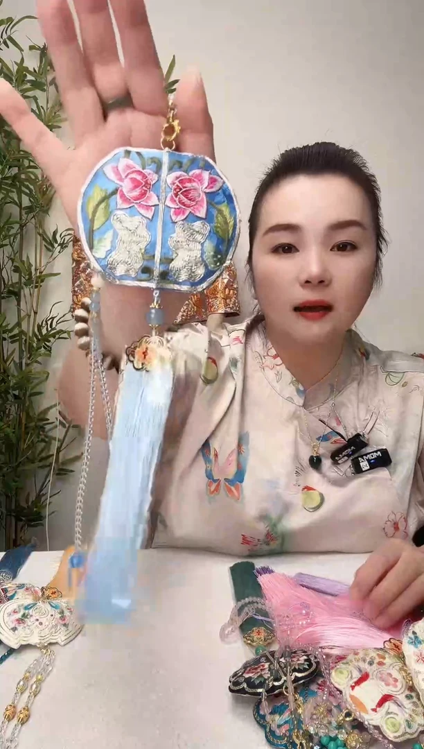刺绣双面绣花毛衣链子