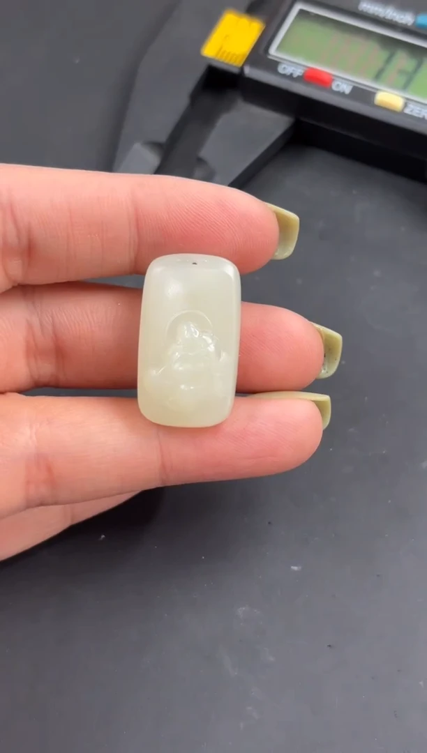 和田玉未镶嵌吊坠(赠链)且末微色差迪克兰一细吊坠