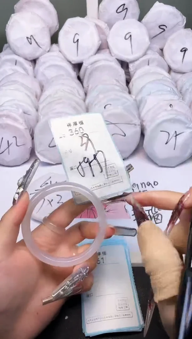 玛瑙/玉髓手镯未镶嵌360