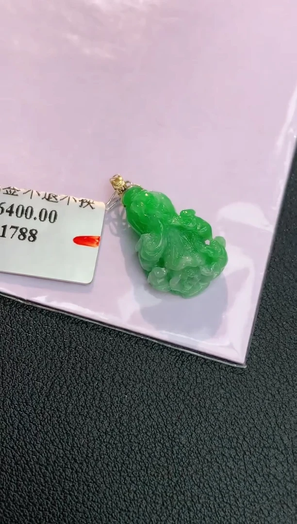 颈饰18K金镶嵌翡翠赠礼盒证书 丁丁