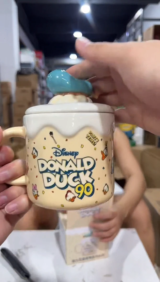 瓷片原盒90周年唐老鸭带盖杯