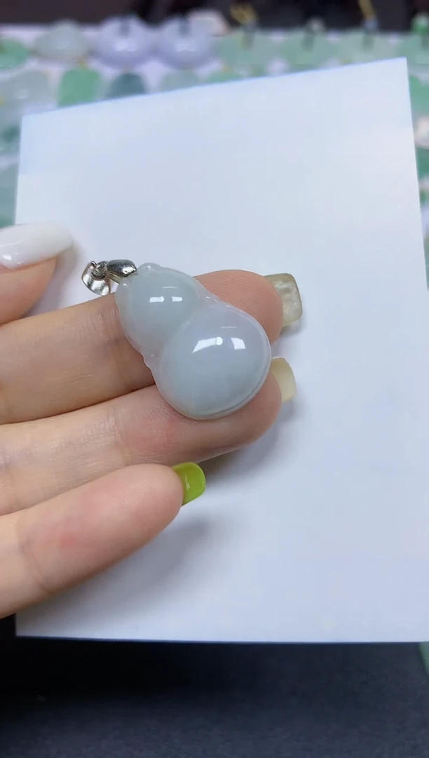 翡翠未镶嵌颈饰挂件