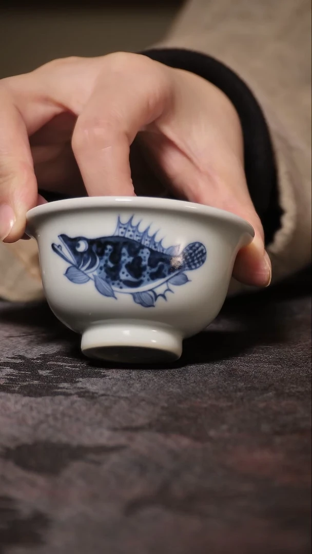 青花鳜鱼小压手杯